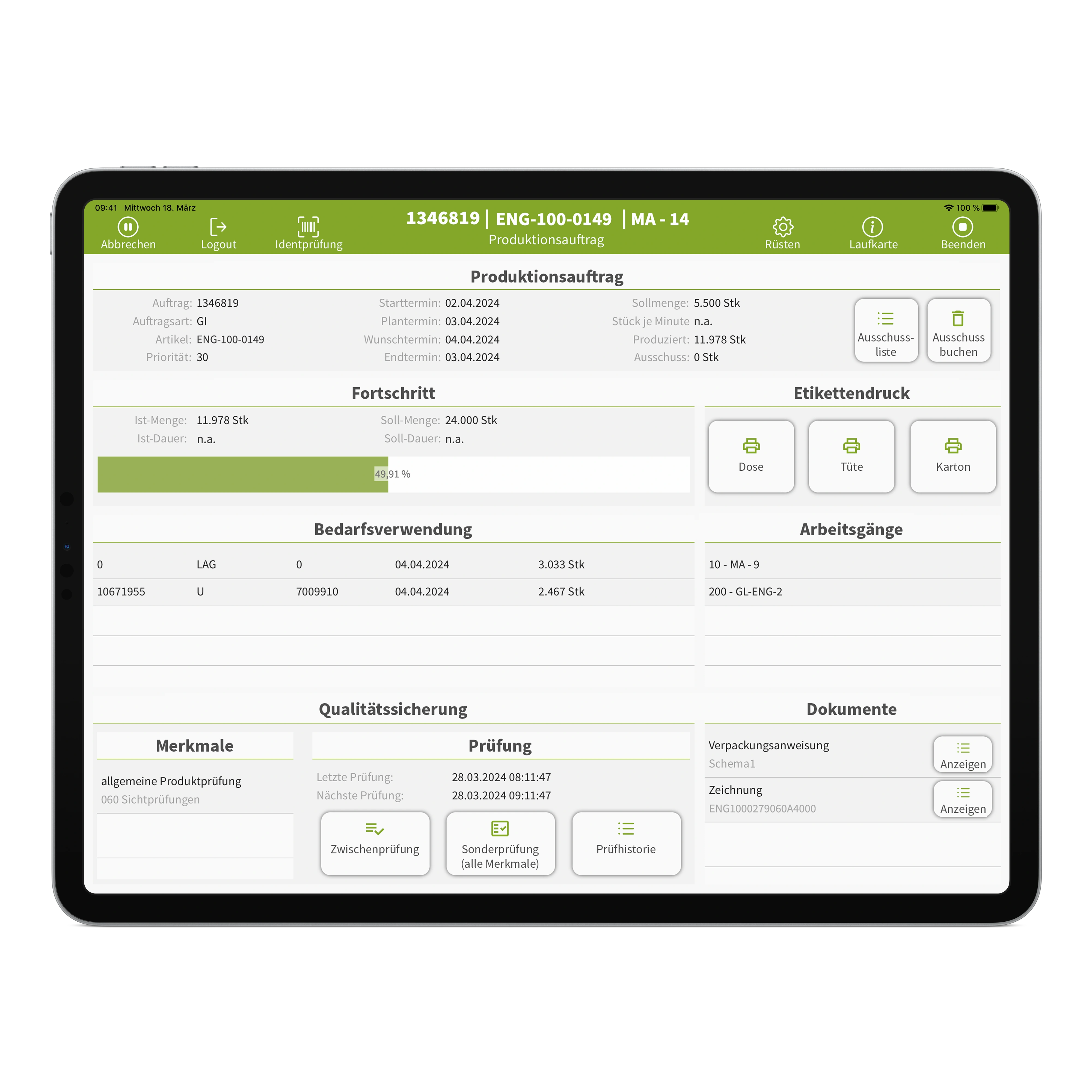 Tablet-Ansicht einer engomo-App mit Detailansicht eines Produktionsauftrags: Informationen zu Fortschritt, Bedarfsverwendung, Arbeitsschritten, Qualitätssicherung, Etikettendruck und Dokumenten – für den digitalen Fertigungsprozess.