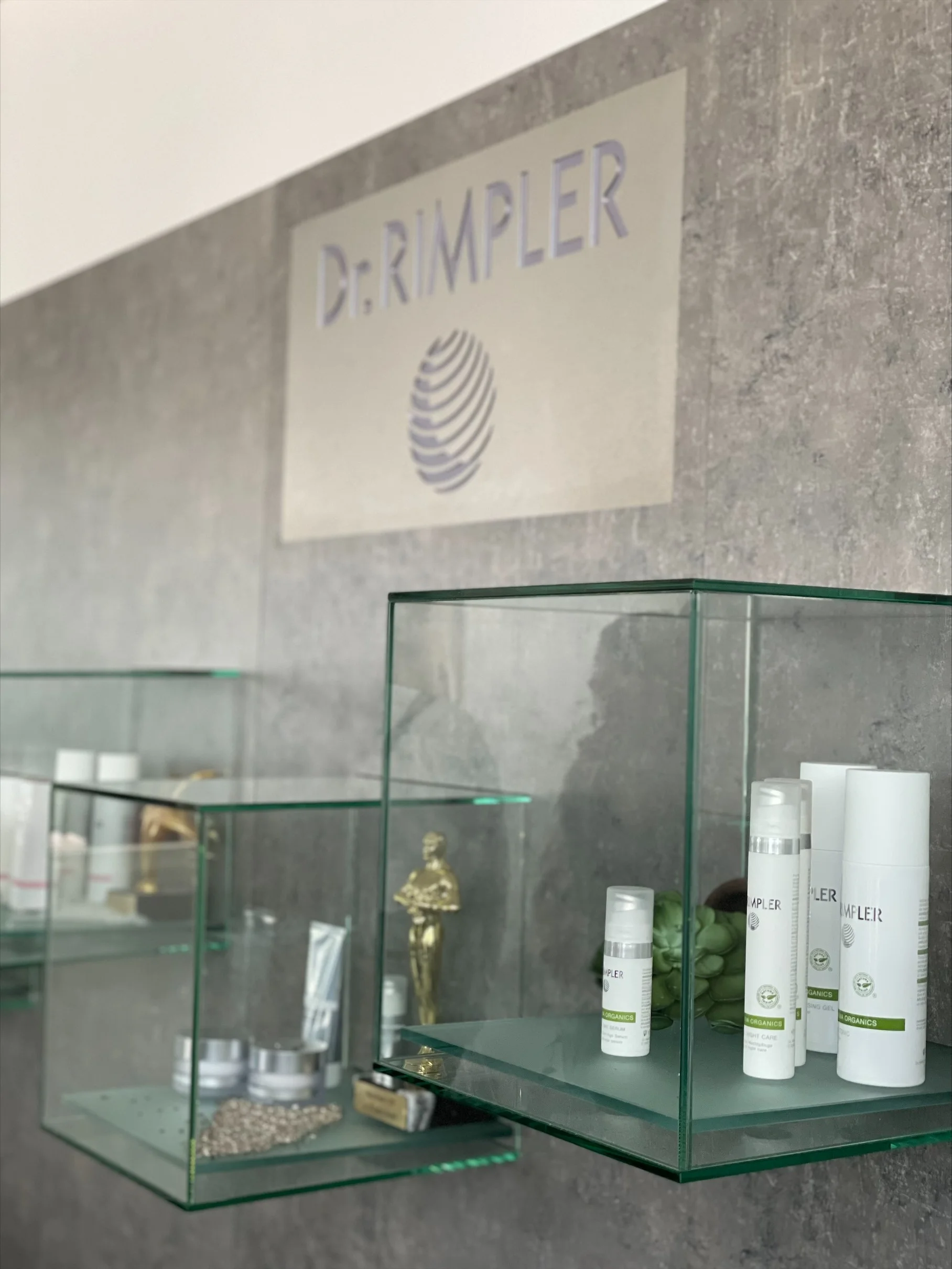Bild, das den Verkaufsraum von Rimpler Cosmetics zeigt