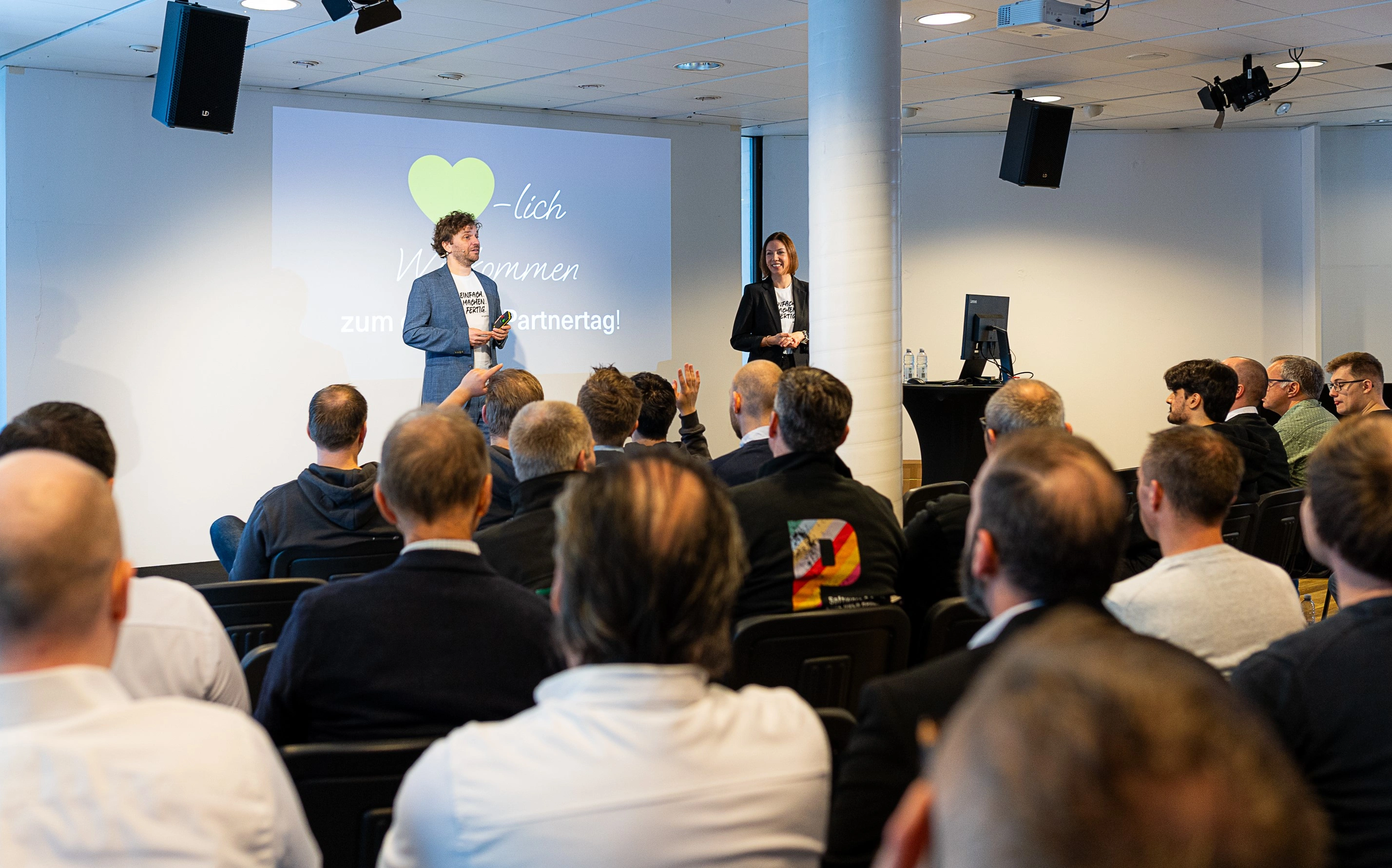 Veranstaltung Partnertag - symbolisiert partnerschaftliche Zusammenarbeit und persönliche Betreuung.