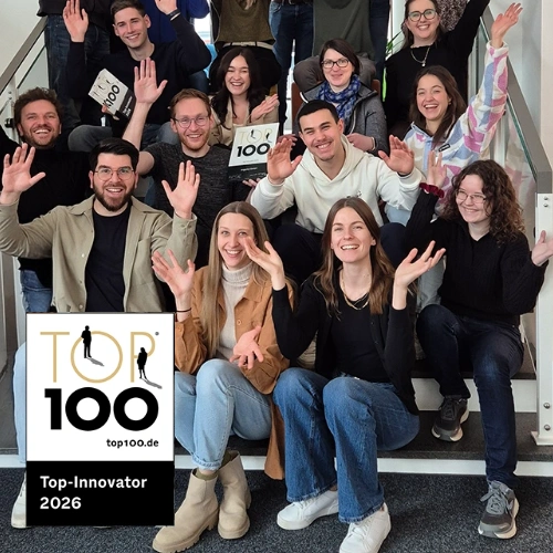 Photo of the engomo team with the TOP 100 award