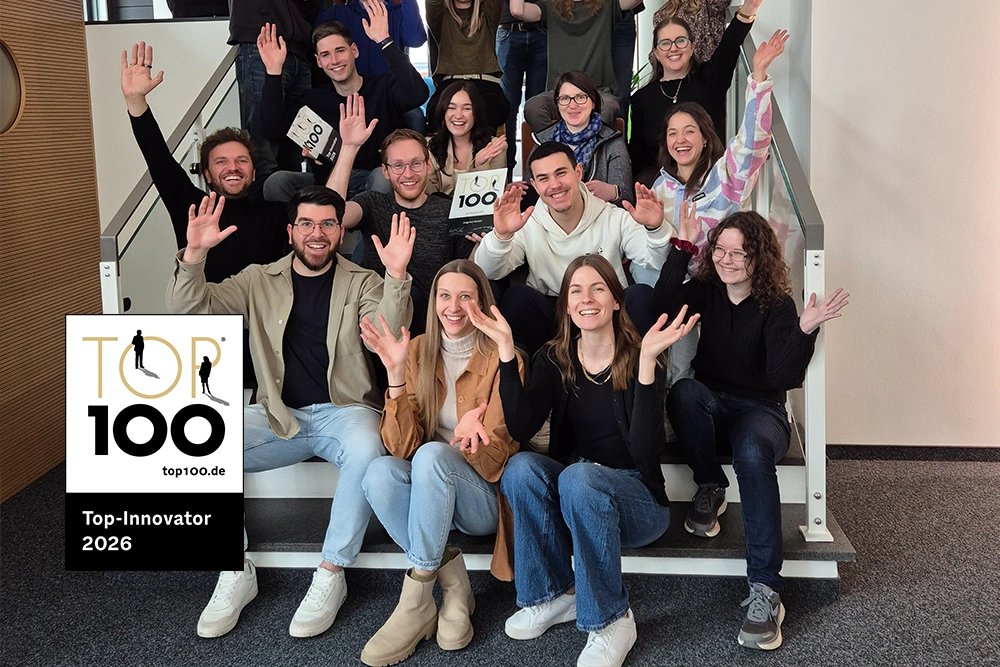 Photo of the engomo team with the TOP 100 award